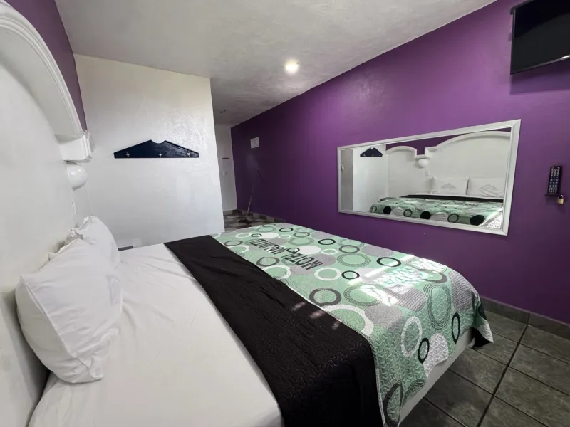 Habitación púrpura